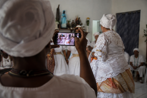 O Axé Nas Telas: A Espetacularização e a Guerra de Narrativas das Religiões de Matriz Africana