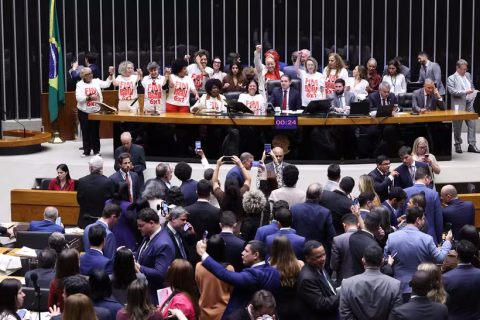 Câmara Aprova PEC do Fim da Escala 6x1 e Reduz Jornada de Trabalho para 40 Horas Semanais