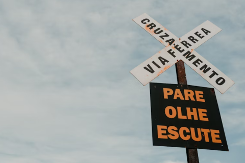Pare, Olhe, Escute: Tenha Sua Própria Opinião