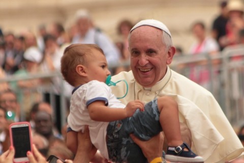Francisco: O Papa Que Escolheu Caminhar Com os Últimos