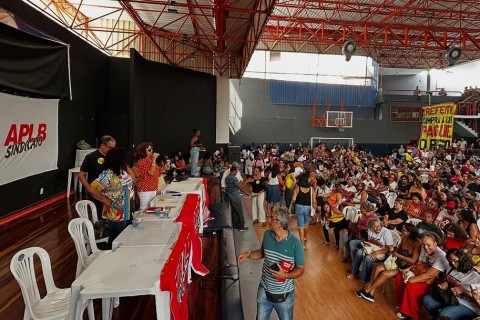 O Descaso da Gestão Municipal com os Profissionais da Educação em Salvador