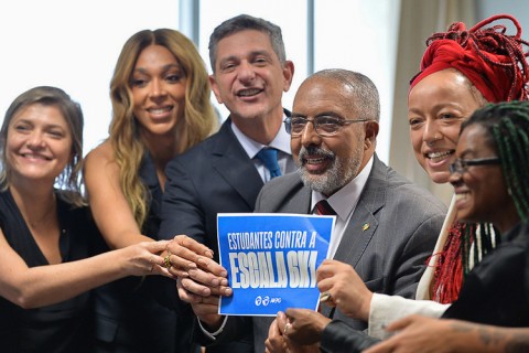 Senado Aprova Fim da Escala 6x1