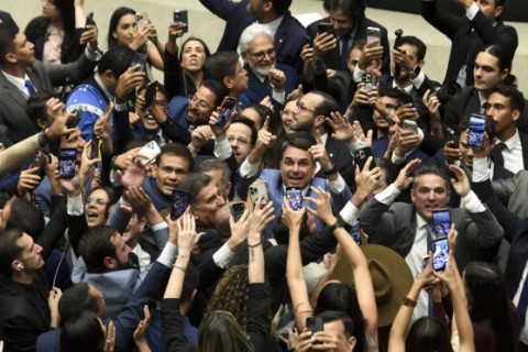 Entre a Anistia e a Fake News - O Projeto da Extrema Direita para Desmontar Direitos e Enfraquecer a Democracia